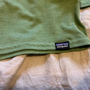 Patagonia women’s large sun shirt
